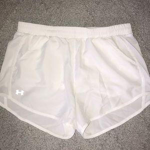 👟white under armor shorts